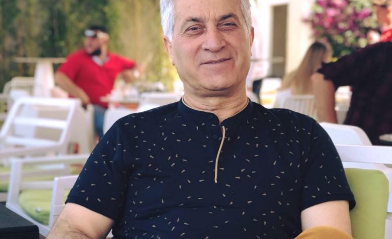 “U RRËZUA NGA BALLKONI I SHTËPISË”/ Kush është këngëtari i polifonisë që humbi jetën sot në Fier (EMRI+FOTO)