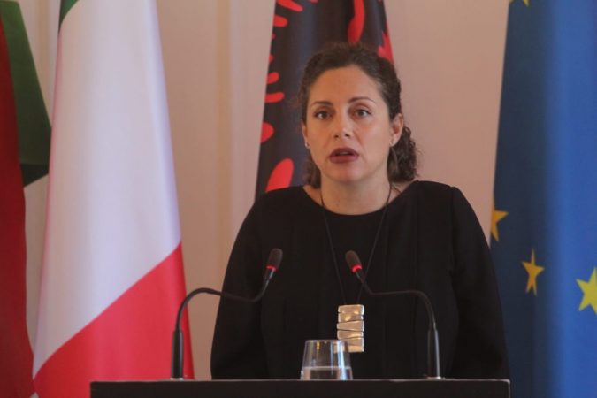 NJË LAJM I MIRË/ Ministrja Olta Xhaçka bëhet nënë për herë të dytë, vjen në jetë…