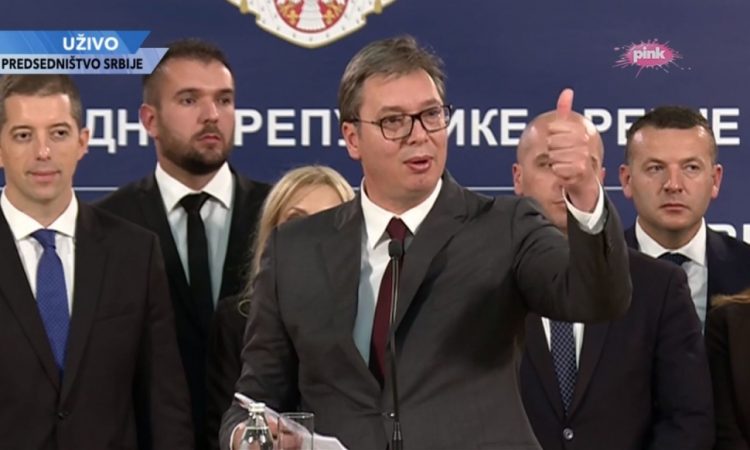 HABIT VUÇIÇ! Lexon shqip dhe bën batuta me gazetarin shqiptar: Nuk jam aq i talentuar por mundem të mësoj… (VIDEO)