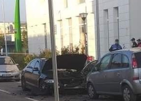 U HODH NË ERË ME C4 MAKINA E BLINDUAR/ Si shpëtoi pronari që ishte brenda, një pjesë e eksplozivit… (DETAJET)