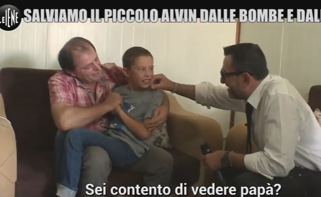 E KISHTE MARRË MALLI, DONTE TË KTHEHEJ NË SHTËPI/ “Le iene” gjejnë në kampin sirian djalin shqiptar të humbur prej 5 vitesh (VIDEO)