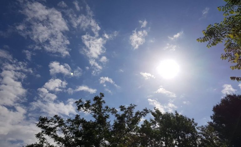 BËHUNI GATI/ Nis ulja e temperaturave. Ja ç’rezervon moti për nesër (PARASHIKIMI)