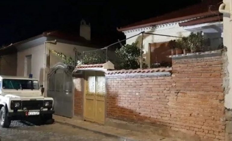 I DHUNUAN DHE I LIDHËN PAS KREVATIT/ Maskat grabisin duke ngrënë bukë çiftin e të moshuarve në Korçë