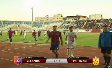 LIVE/ Po luhet ndeshja Vllaznia-Partizani. Mbyllet pjesa e parë
