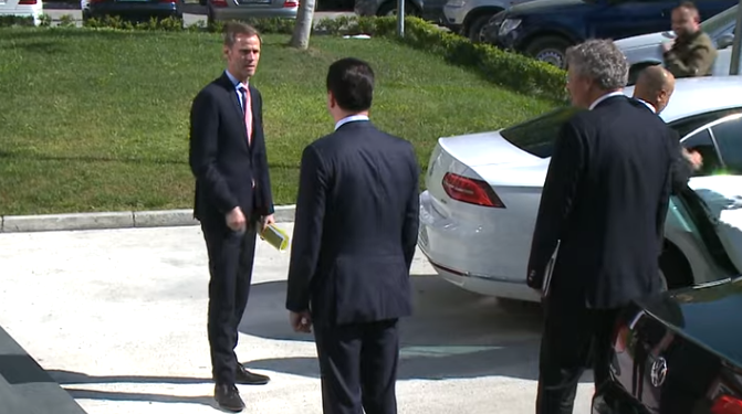 “BASHA SËRISH KUNDËR NDËRKOMBËTARËVE”/ Nuk i jep dorën ambasadorit të OSBE Bochard (VIDEO)