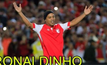 MAGJIA DHE KLASI I NJËJTË/ Ronaldinho s’njeh moshë, çmend rrjetin me asistin për gol (VIDEO)