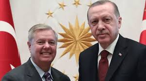 LUFTA/ Politikani republikan amerikan kërcënon Erdogan: Ne do ta shtypim, do ta dëbojmë atë nga Siria!