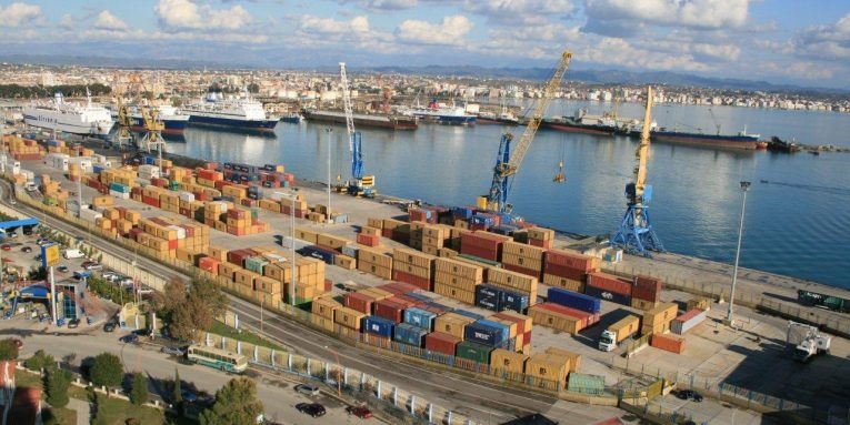 LAJMI I FUNDIT/ Policia aksion blic në portin e Durrsit, dyshohet për lëndë narkotike