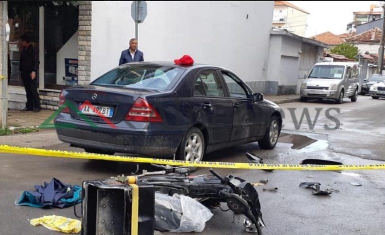“FLUTURON MBI MJET”/ Makina përplas MOTORIN që shpërndate “Fast Food” (FOTO)