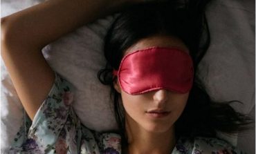 NDRYSHIMI MES DITËS DHE NATËS/ Çfarë i ndodh lëkurës kur ti je në gjumë?