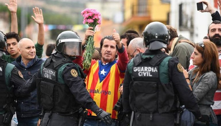 KATALONJË/ Përleshje mes policisë dhe protestuesve, ‘Sagrada Familia’ ka…
