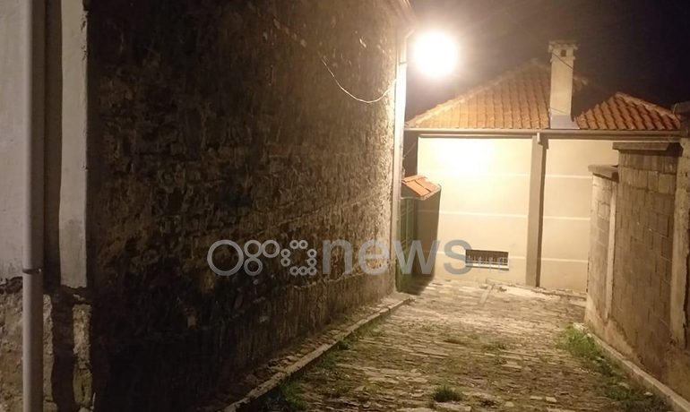 U TERRORIZUAN GJATË GRABITJES/ Flet i moshuari: Na lidhën dhe tmerruan