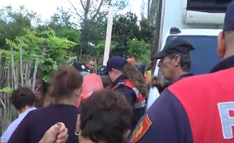 “XHELAL MZIU IKU NGA PENXHERJA”/ Banorët e Laknasit protestë kundër ndërtimit të thertores: Po na shkatërrojnë pyllin (VIDEO)