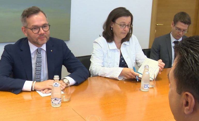 NEGOCIATAT/ Ministri gjerma “SHUPLAKË” opozitës: Kushtëzimi vjen nga Komisioni i BE, shpresoj që…