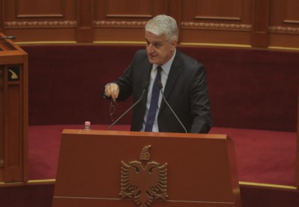 NDRYSHIM KUSHTETUES/ Majko: Kush braktis sistemin përballje me ligjin. PD duhet të kthehet, me kë do bëjmë…