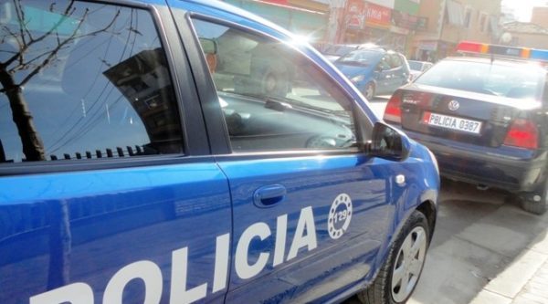 NDALOHEN DY SHTETAS TË SHPALLUR NË KËRKIM/ Policia u shkon në shtëpi për kontroll, ja çfarë iu zbulon dy të rinjve policia