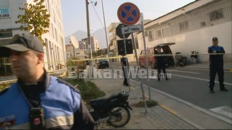 PAMJE NGA SHPËRTHIMI/ Eksplozivi u lidh me derën e “Benz-it” luksoz me targa gjermane (VIDEO)