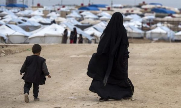 “ISIS PO NA AFROHET”/ Shqiptarët në kampin e Sirisë japin alarmin: Duam të largohemi, gjendja është e rrezikshme