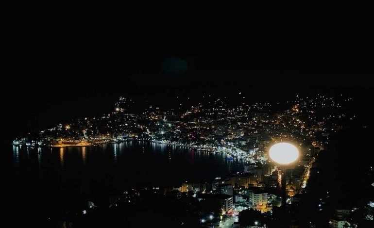 SARANDË NË MBREMJE/ Një mrekulli në çdo stinë