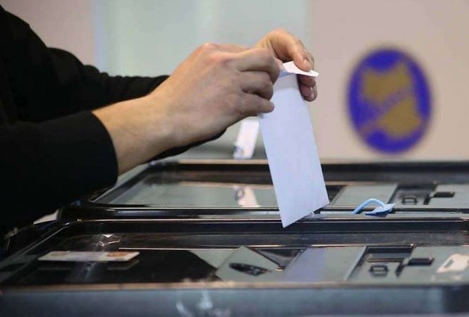 ZGJEDHJET NË KOSOVË/ Shënohet incidenti i parë. Komisionerët serbë përplasen në veri