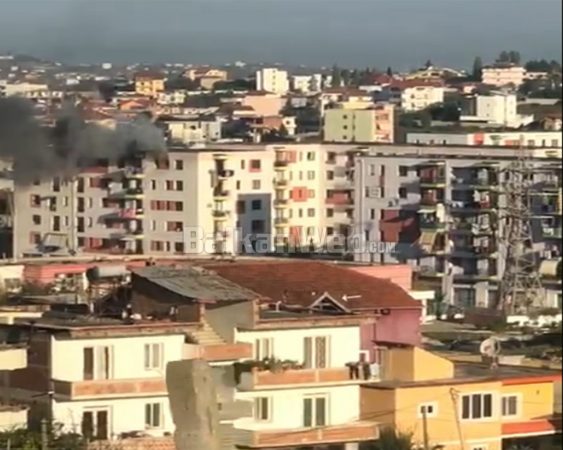 SHKOZË/ Zjarr në një apartament tek Banesat Sociale, si rrezikoi gruaja me 3 fëmijët e mitur (FOTO)
