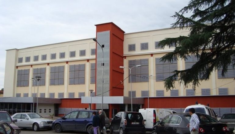 TËRMETI/ Shkon në 51 numri i viktimave nga tërmeti, vdes në spitalin e Traumës 20-vjeçarja që i ra tulla në kokë
