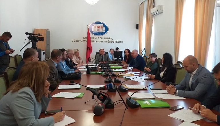 MBROJTJA E SHËNDETIT NDAJ DUHANIT/ Beqja: Në paketat e cigareve të vendosen…