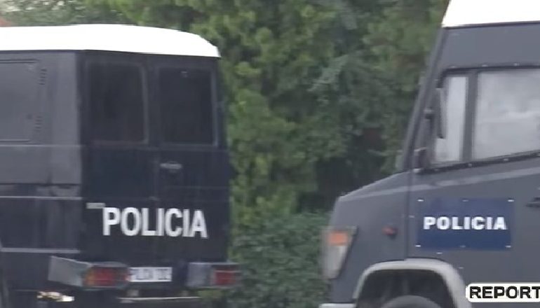 SULMOI ME GURË 4 PUNONJËS TË IKMT-SË DHE NJË POLIC/ ”Arrest shtëpie” për 55-vjeçarin