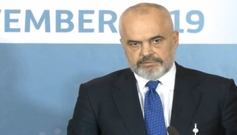 ”NUK E DI KUSH E SHPIKU MINI SHENGENIN”/ Rama: Duke qenë 180 cm nuk jam ndjerë kurrë pjesë e një mini