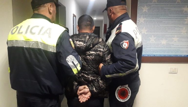 QËLLOI ME ARMË NDAJ NJË PERSONI NË LEZHË/ Vihet në pranga 40 vjeçari i shpallur në kërkim