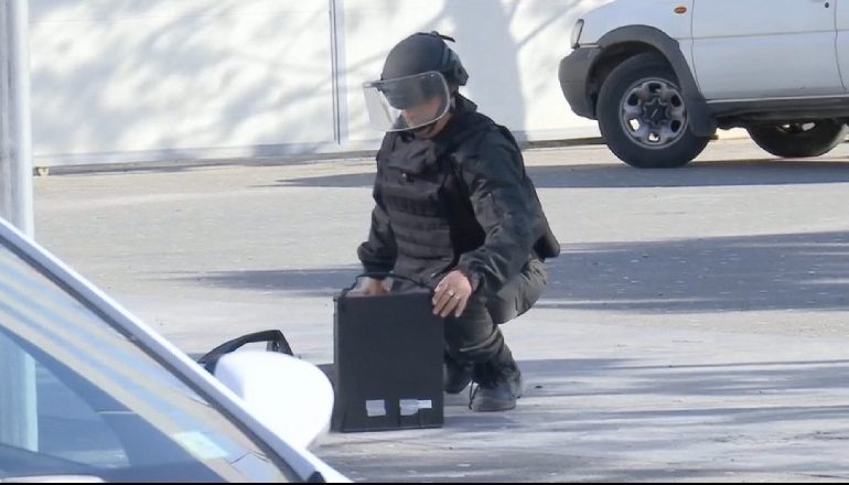 ALARMOI POLICINË/ Xhenierët shpërthejnë çantën e dyshimtë, ja çfarë kishte brenda
