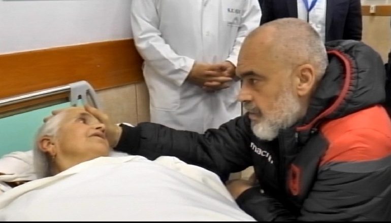 TËRMETI/ E moshuara: Mos mbetem sakate! Rama: Të kanë marrë mësysh, do të ngrihesh në këmbë