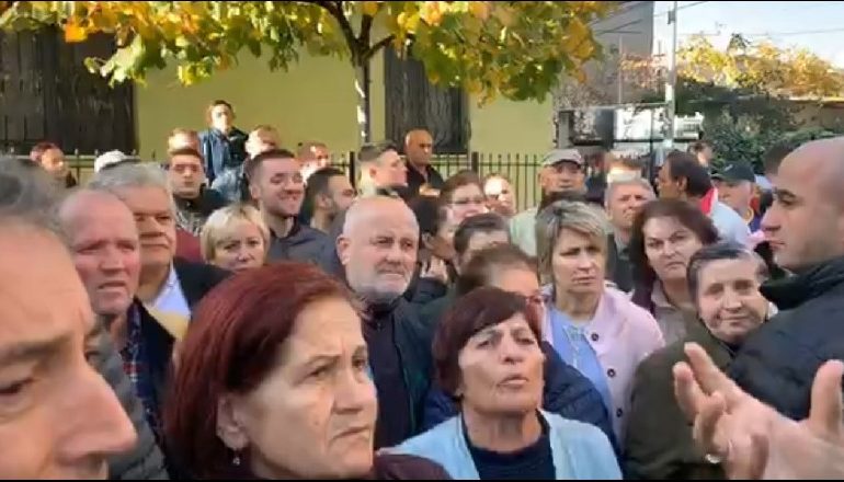NË KOMBINAT PËR DËMET NGA TËRMETI/ Rama thirrje banorëve: Shkoni në qendrat sociale