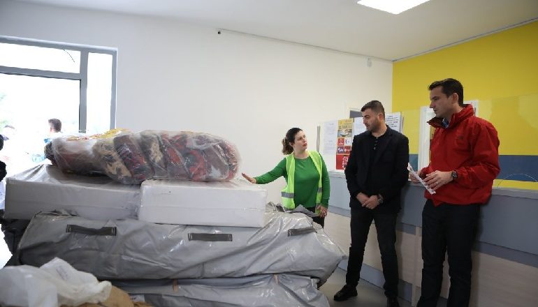 TËRMETI TRAGJIK/ Erion Veliaj shpërndan ndihma në Zall-Herr për banorët e prekur