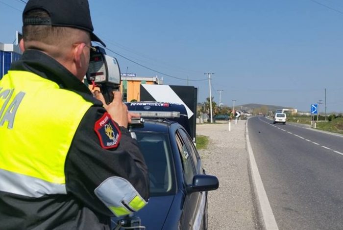 ME 173 KM/H NË AKSIN SAUK-TEG/ Policia pezullon 16 shoferët. 5 prej tyre…