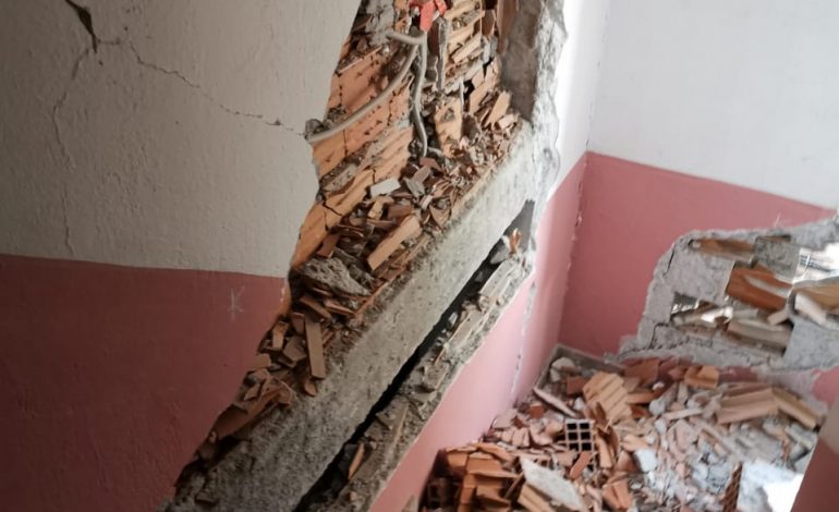 “MURE TË ÇARA DHE DRITARE TË THYERA”/ Tërmet “zhvesh” pallatet në tregun industrial në Durrës (FOTO)