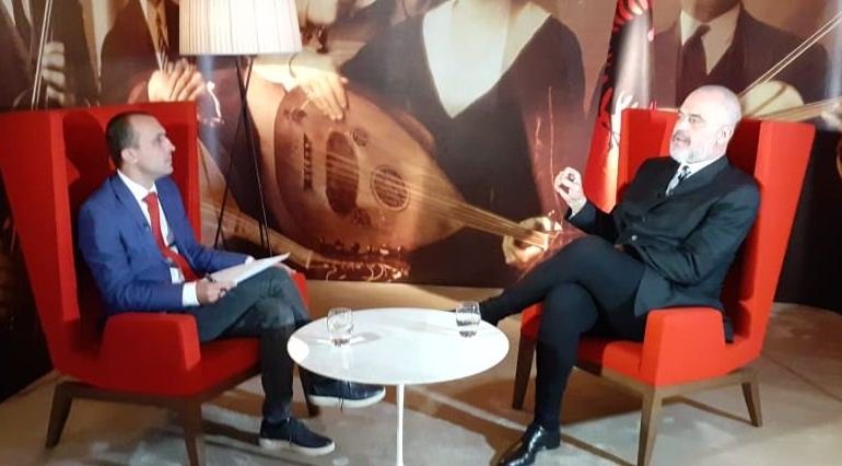 ”ALBINI TË SHOHË SE KUSH E PENGOI SHKËMBIMIN DOGANOR”/ Edi Rama sqaron në mënyrë të detajuar ‘Shengenin Ballkanik’ dhe këshillon Kurtin