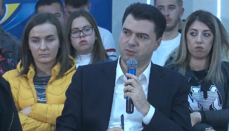 “GJENI NDONJË QË DI TË SHUMËZOJË”/ Demokratët “tallin” Bashën: Nuk bëhen takimet në… (FOTO)