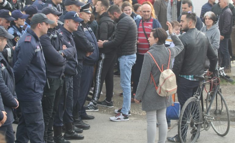 AKSIONI PËR SHEMBJEN E BANESAVE NË “ASTIR”/ Mobilizohen forcat e rendit, “paralizohet” qarkullimi…