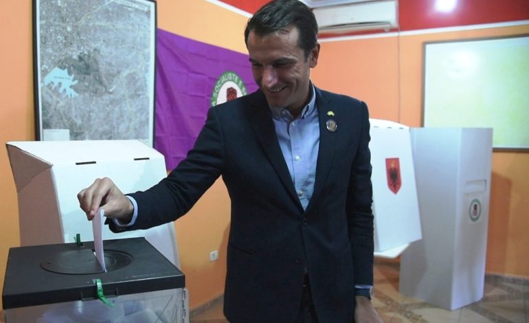 ZGJEDHJET NË PS/ Veliaj voton për delegatët në PS: Parti që promovon më të mirët, sot qesh me ata që…