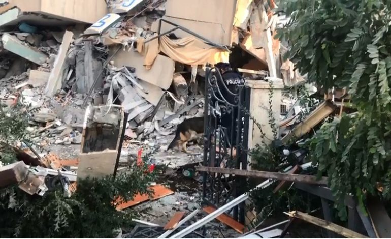TËRMETI TRAGJIK/ Nxirret i pajetë një 54-vjeçar nga rrënojat e hotel “Mira Mare” në Durrës
