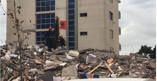 TËRMETI TRAGJIK/ Hotel “Mira Mare” të vetmet rrënoja ku po kërkohet, dyshohet për dy balerina poshtë