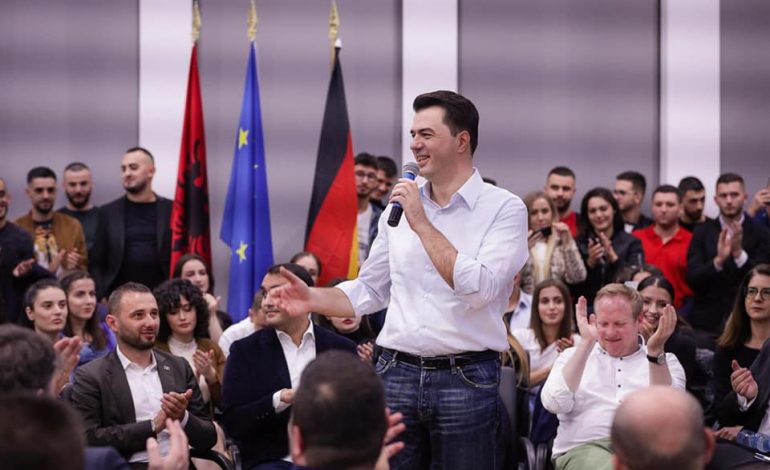 “I NDËRPREVE PROTESTAT QË KUR NUK MORE…”/ Demokratët i vihen “KEQ” Bashës: Në dorën e kujt ra PD-ja… (FOTO)