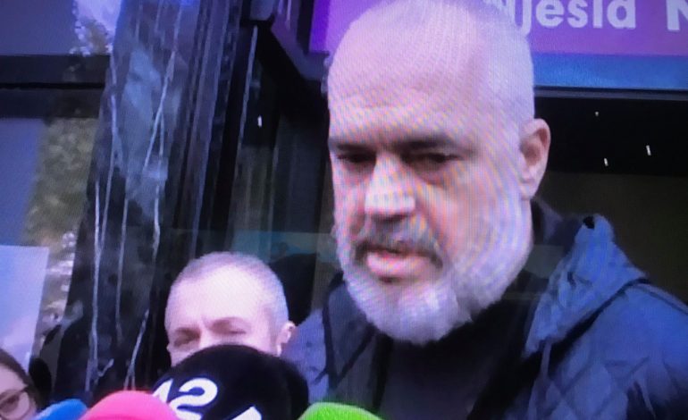 “ZGJEDHJET NË PARTINË SOCIALISTE”/ Rama voton për delegatët e Kongesit: Do sjellin barazi mes grave dhe burrave