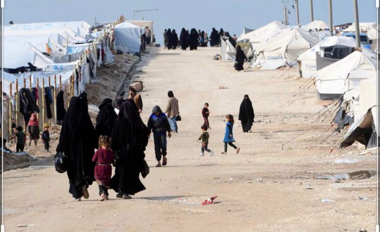 PUBLIKOHEN EMRAT/ Këto janë gratë dhe fëmijët SHQIPTAR që ndodhen në kampin Al-Hawl të Sirisë