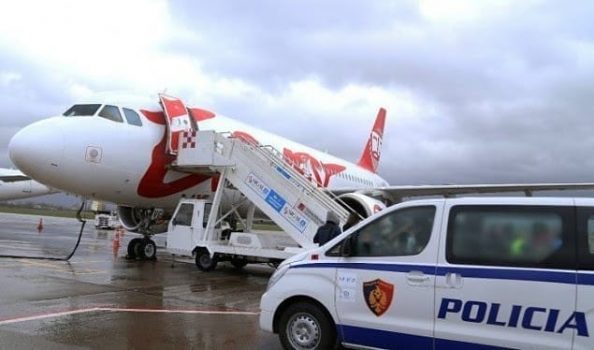 I DËNUAR ME 18 VJET BURG PËR VRASJE/ Kush është 55-vjeçari që u ekstradua nga Greqia (EMRI)