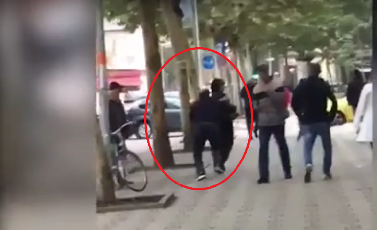 “IK SE DO HASH DRU!”/ Plas në qendër të Tiranës, burri qëllon “sa t’i hajë krahu” gruan në mes të gjithë njerëzve
