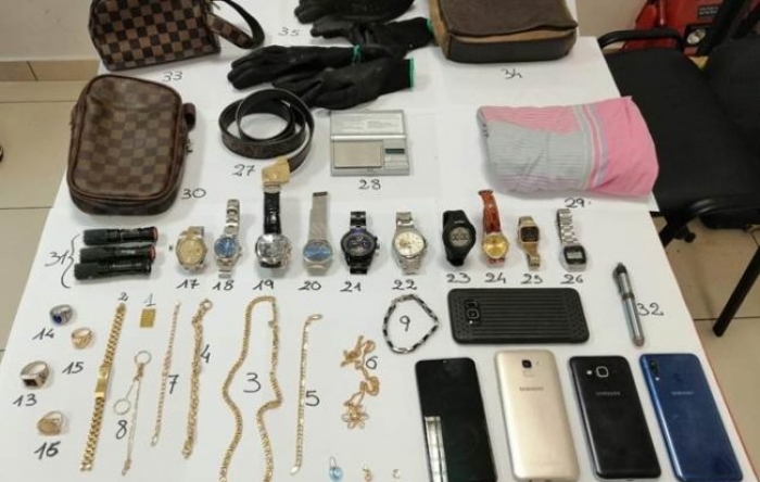 SEKUESTROHEN MIJËRA EURO, BIZHUTERI TË ÇMUARA DHE ORË “ROLEX”/ Policia italiane arreston pesë shqiptarët