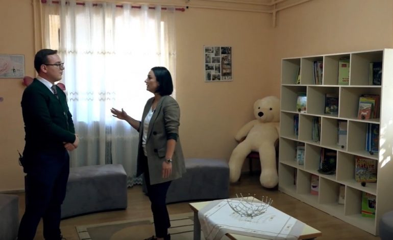 SHTËPI-FAMILJE PËR TË RINJTË PA KUJDES PRINDËROR/ Sufali: Aftësim për jetesë të pavarur dhe integrim në…