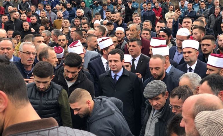TËRMETI/ U jepet lamtumira e fundit dy vëllezërve kosovarë, Albin Kurti: Lanë pas 6 fëmijë, ne duhet të… (FOTO)